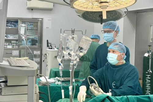 Ho ra đờm mùi lạ, phát hiện đường rò từ đại tràng lên phổi hiếm gặp