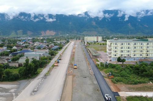 Diện mạo tuyến đường 'xương sống' tại khu kinh tế Vũng Áng