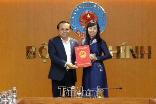 Bộ Tài chính trao quyết định bổ nhiệm Phó Cục trưởng Cục Quản lý, giám sát bảo hiểm