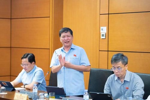 Doanh nghiệp rút lui khỏi thị trường gia tăng, đại biểu đề nghị hỗ trợ thực chất hơn về thuế, phí