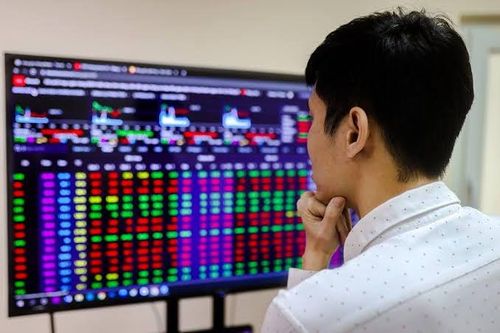 VN-Index giảm hơn 16 điểm, cổ phiếu Vin kéo chỉ số thủng mốc 1.700 điểm