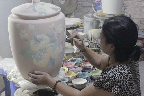 Lưu giữ và phát triển tinh hoa nghề gốm truyền thống thông qua mẫu mã đa dạng, hình dáng độc đáo