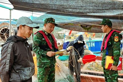 Đồn Biên phòng đảo Trần đẩy mạnh tuyên truyền pháp luật, chống khai thác IUU