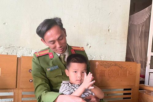 Chiến sĩ Công an trở thành 'cha mẹ thứ hai' của các em nhỏ có hoàn cảnh khó khăn