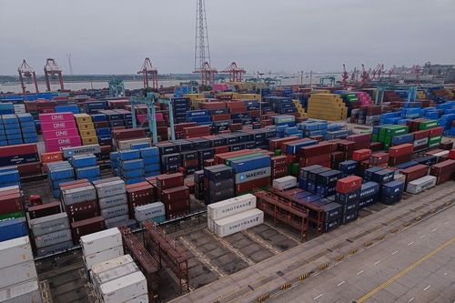 GDP Trung Quốc quý III tăng 4,5%, bất động sản tiếp tục khó khăn