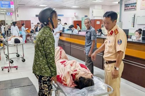 Kịp thời cứu sống người phụ nữ nhảy cầu Vàm Cống