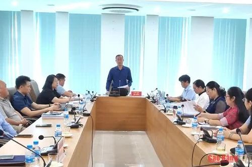 Họp xét đặt hàng nhiệm vụ phát triển mô hình làng du lịch sinh thái thông minh