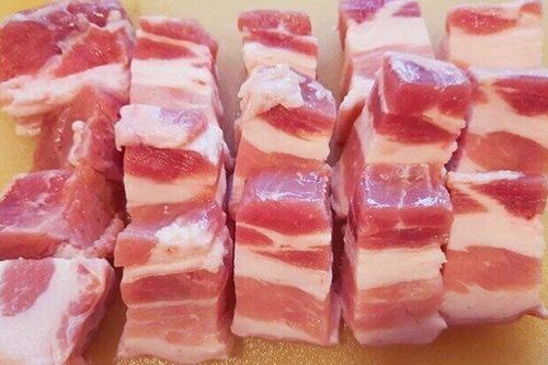 Kho thịt mãi mới biết, để thịt có màu đẹp, mềm tan khi cho vào miệng, núng nính thơm ngon nhớ phải làm điều này