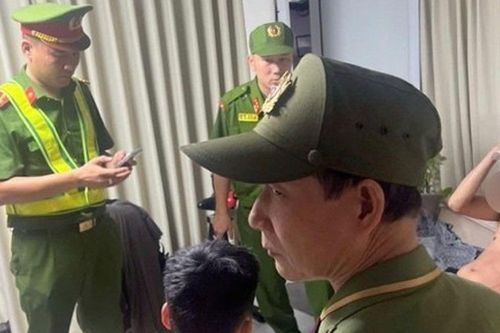 Mâu thuẫn tình cảm, 3 người xô xát bằng hung khí trên phố