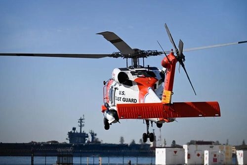 Lật thuyền ngoài khơi: 11 người mất tích, người sống sót kinh hoàng vì cá mập tấn công