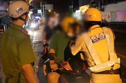 Xây dựng nếp sống 'Đã uống rượu, bia - không lái xe':  Bài 1: Khi quán nhậu trở thành 'điểm chốt chặn' đầu tiên