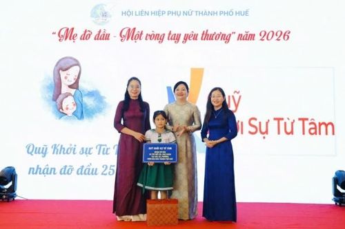 Chương trình 'Mẹ đỡ đầu' ở Huế - Vòng tay yêu thương nâng bước trẻ mồ côi, trẻ em khó khăn