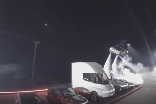 Giải mã động cơ như tên lửa trong siêu xe bay Tesla Roadster