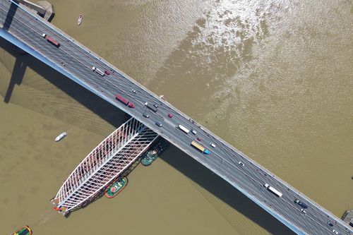 Cầu đi bộ hình lá dừa qua sông Sài Gòn chạy tiến độ để phục vụ Nhân dân Tết 2027