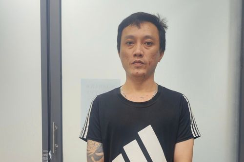 Danh tính người đàn ông dùng gậy đập phá ô tô ở TP.HCM