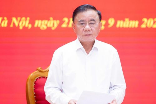 Bộ Chính trị: Khắc phục cào bằng, coi trọng thâm niên hơn hiệu quả công việc