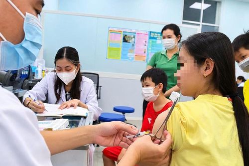 Sau chùm ca não mô cầu, lượng người tiêm vaccine tại TPHCM tăng gấp 8 lần