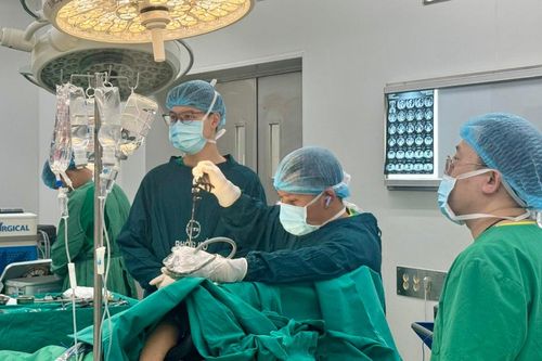 Kỳ lạ bệnh nhân ho ra đờm có mùi... phân