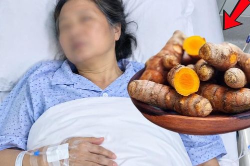 Người phụ nữ 57 tuổi suýt hỏng gan vì dùng nghệ theo cách này