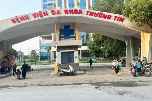 Vụ 42 người nghi ngộ độc khí clo: Có bệnh nhân suy hô hấp