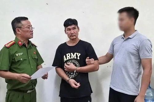 Tạm giam đối tượng dùng dao tấn công lực lượng công an
