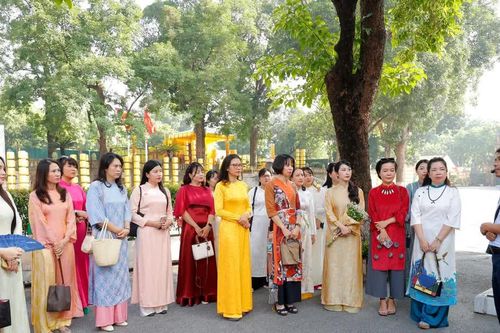 Sống lại những trang sử hào hùng qua chuyến về nguồn nhân ngày Phụ nữ Việt Nam 20/10