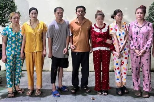 Ám hiệu riêng của quản lý quán karaoke khi cho nhân viên bán dâm
