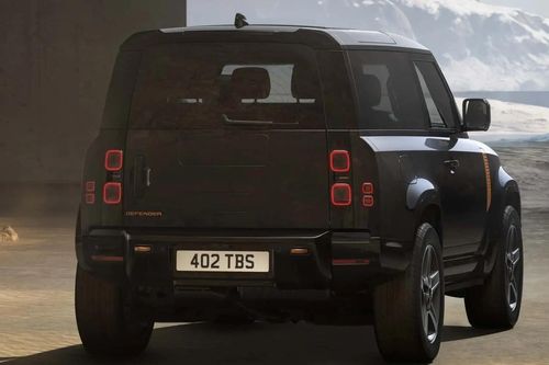 Khách mua xe Defender có thể chi tiền để tháo bánh dự phòng