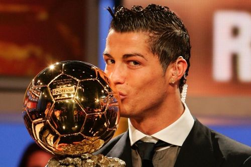 Ronaldo vượt Messi ở cuộc đua 'Quả bóng Vàng vĩ đại nhất'