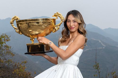 Bức ảnh ở Vạn Lý Trường Thành khiến nữ VĐV tennis bị chỉ trích