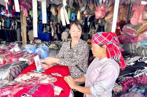 Chợ vùng cao Hạnh Phúc thúc đẩy thanh toán không dùng tiền mặt