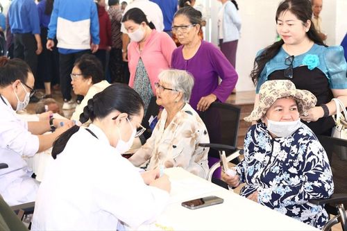 Chưa đăng ký tạm trú tại TP.HCM vẫn được khám sức khỏe miễn phí