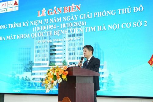 Gắn biển công trình Bệnh viện Tim cơ sở 2