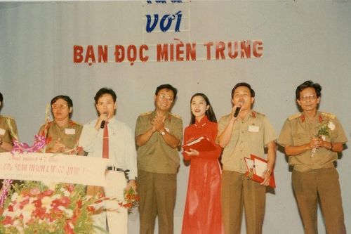 Khí chất nhà báo chiến sĩ tài hoa