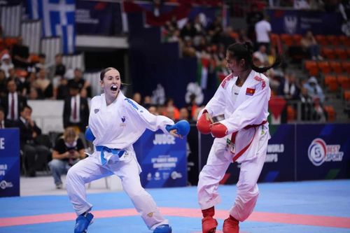 Võ sĩ Trần Thị Cẩm Tú giành huy chương bạc Giải Karate trẻ thế giới 2026