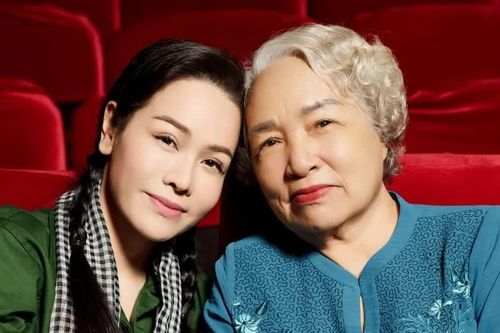 Nhật Kim Anh xúc động đón ngày 20/10 bên cạnh 'người đặc biệt'