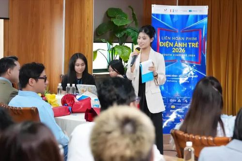 Từ sân chơi đến đường nghề