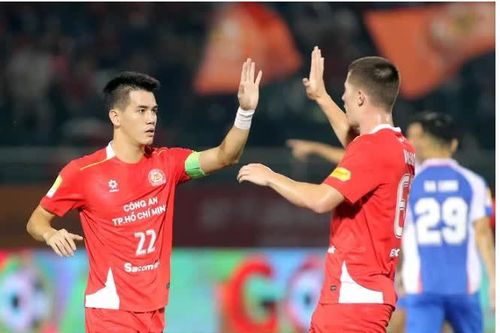 Tuấn Hải, Tiến Linh thi đấu khởi sắc, HLV Kim Sang-sik có thêm lựa chọn