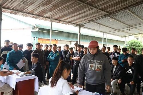 Khám chữa bệnh miễn phí, chăm sóc sức khỏe lâu dài cho người dân vùng khó