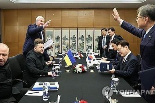 Hàn Quốc tuyên bố rút một phần nhân viên ngoại giao khỏi Ukraine, lý do là gì?