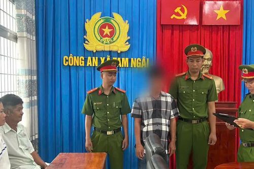 Không được mua lòng heo nợ, nam thanh niên dùng dao chém người bán