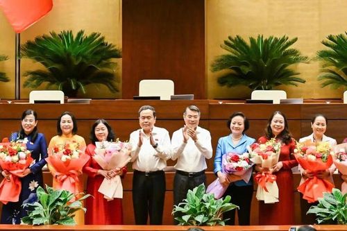 Tạo điều kiện để các nữ đại biểu, cán bộ nữ phát huy năng lực, trí tuệ và sức sáng tạo