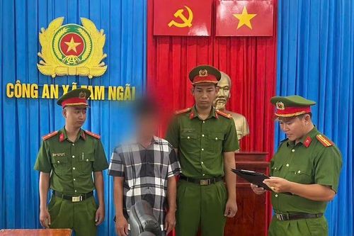 Mua nợ lòng heo không được, dùng dao chém người bán