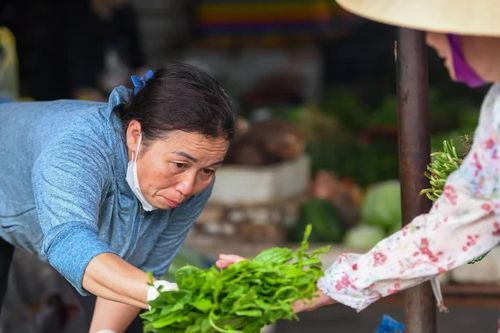 20/10 không nghỉ của những người phụ nữ ở chợ dân sinh