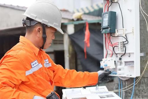 Giá điện sinh hoạt có thể tính theo giờ cao điểm, thấp điểm
