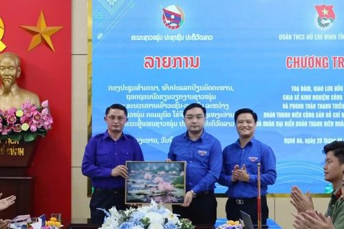 Tuổi trẻ Nghệ An vun đắp tình hữu nghị Việt Nam - Lào