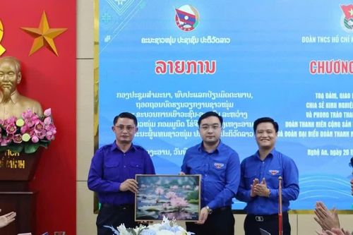 Tuổi trẻ Nghệ An vun đắp tình hữu nghị Việt Nam - Lào