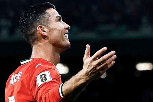 Bồ Đào Nha giơ cao đánh khẽ với Cristiano Ronaldo
