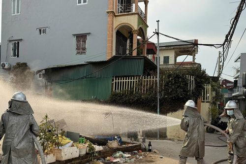 Hơn 40 người ở Hà Nội nghi ngộ độc: Hít phải Clo nguy hiểm thế nào?