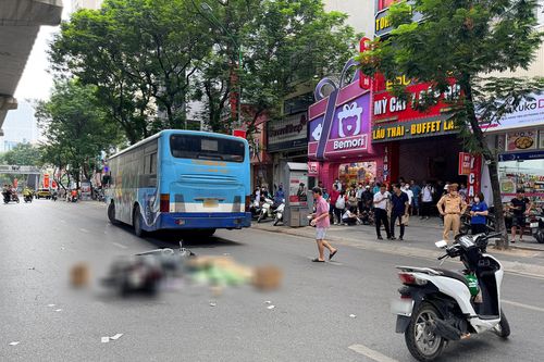 Ngã ra đường sau tai nạn, cô gái bị xe buýt cán tử vong ở Hà Nội